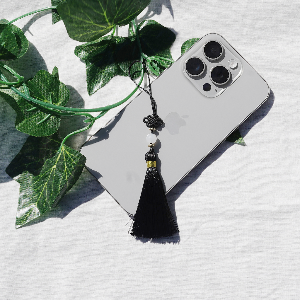 Short Norigae Black Phone Charm